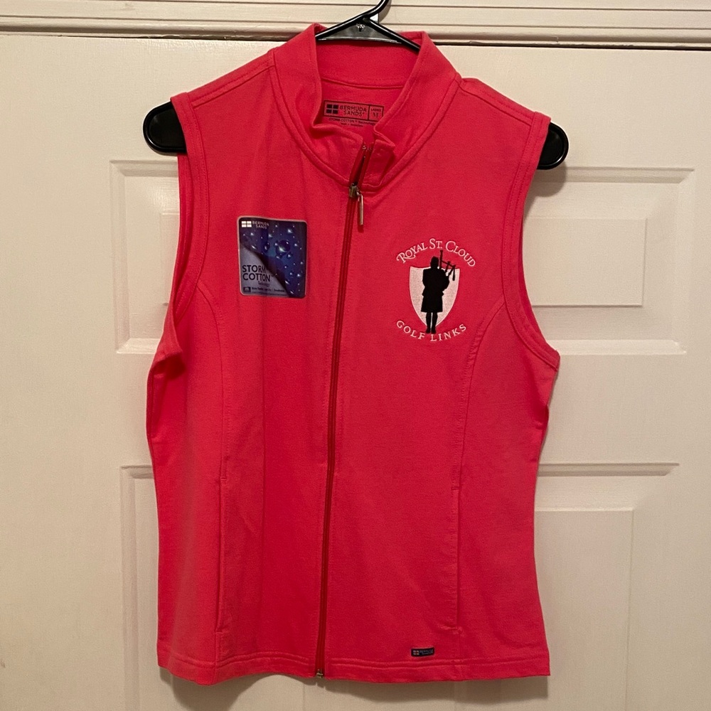 Ladies Bermuda Sands, light weight vest, NWT, color raspberry